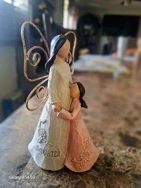 Mother and Daughter Figurine - Cream & Dusty Pink